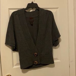 Grey shorts sleeve sweater